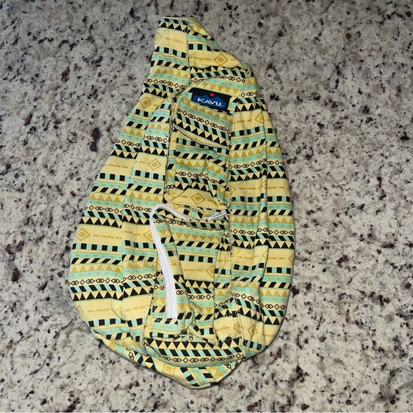 Kavu Rope Sling Bag Aztec Yellow Green Geo Print Embroidered Logo Zip Pocket - Picture 1 of 10